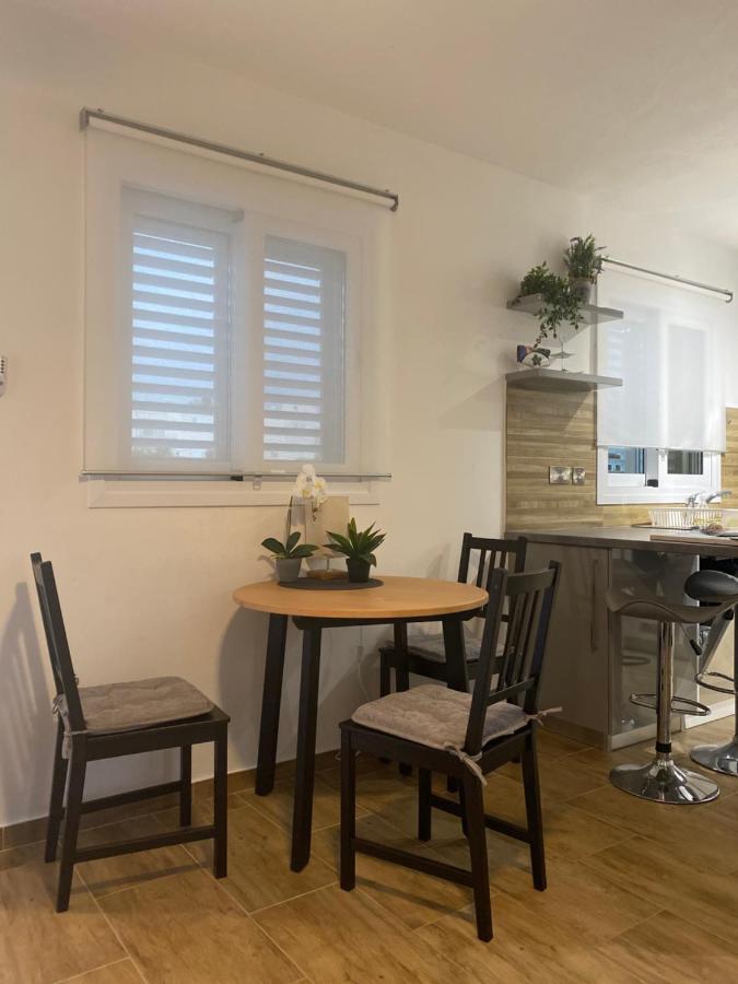 Coral Bay Modern Renovated Apartment By The Sea Paphos Ngoại thất bức ảnh
