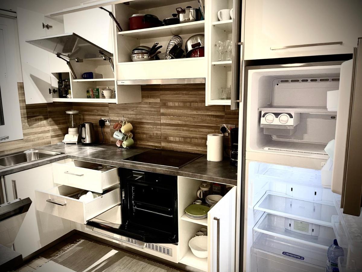 Coral Bay Modern Renovated Apartment By The Sea Paphos Ngoại thất bức ảnh