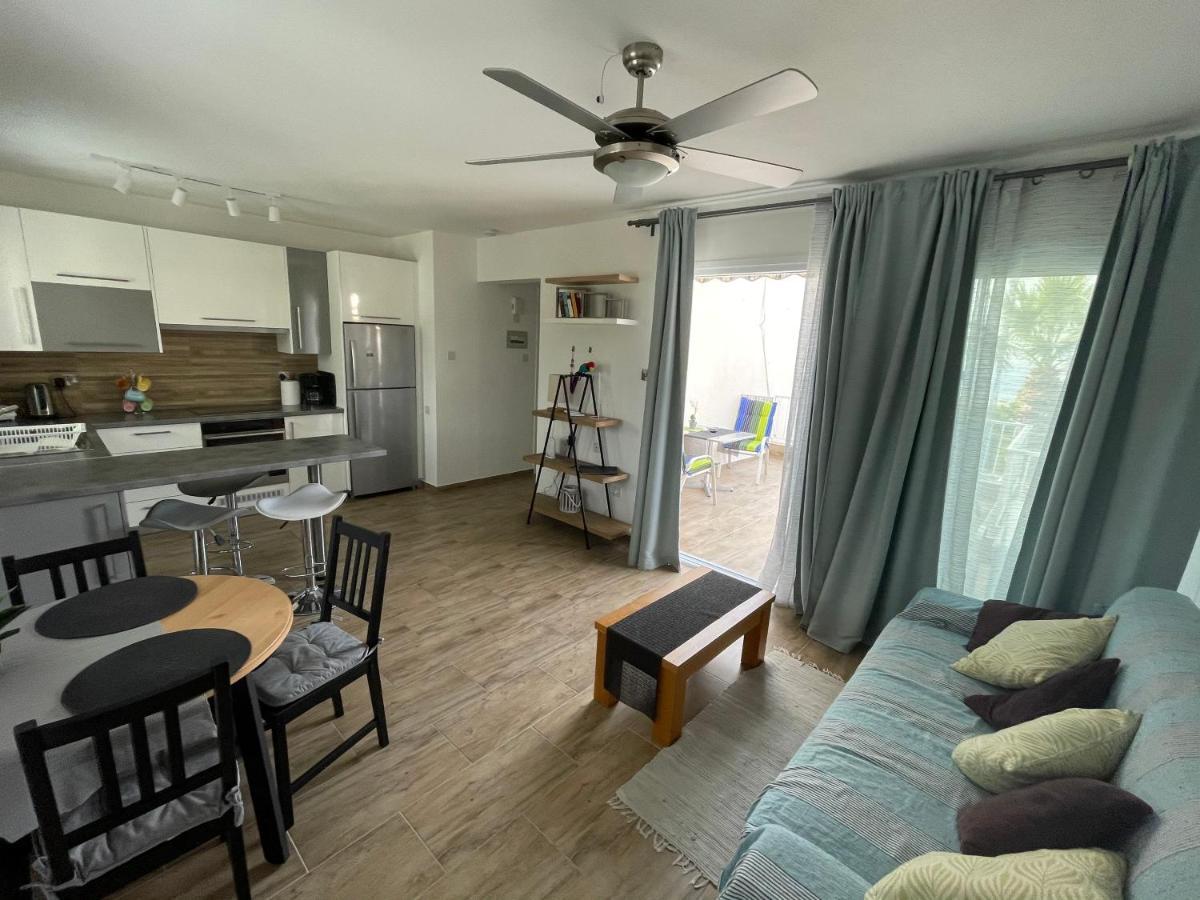 Coral Bay Modern Renovated Apartment By The Sea Paphos Ngoại thất bức ảnh